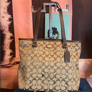 Coach Signature C Canvas Tote